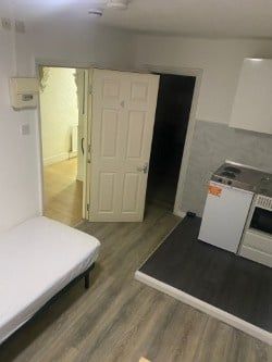 Studio Flat, Princess St, LU1 - Photo 5
