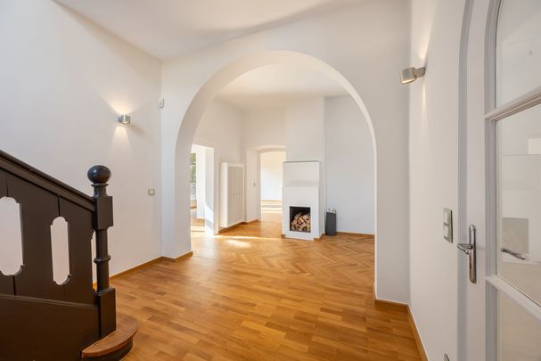 Historische Stadtvilla mit herrschaftlichem Flair, 6 Schlafzimmern und Parkgarten in Gerner Toplage - Photo 1