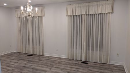 For Lease - 354 Park Road Unit# Main Fl, Oshawa, Ontario - Photo 2