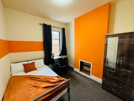 6 Bed Student Accommodation - Photo 4