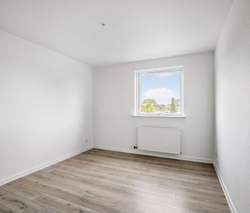 Stor nyrenoveret lejlighed i 3 plan - Photo 2