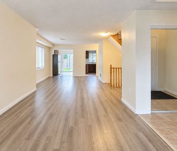 For Lease - 163 Flagstone Way, Newmarket, Ontario - Photo 1