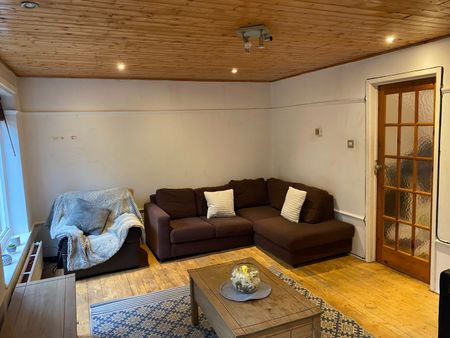 4 Bed Semi-Detached House, Kimberley Walk, M15 - Photo 5