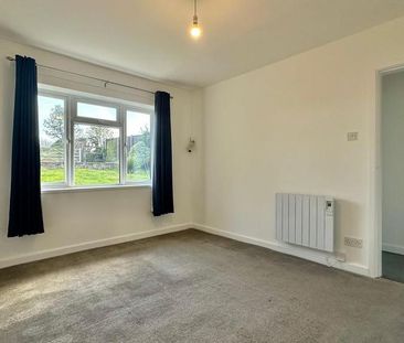 2 bedroom semi-detached bungalow to rent - Photo 4