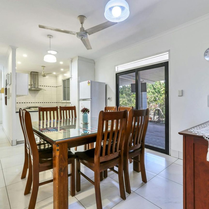 FAMILY HOME WITH SOLAR - Photo 1
