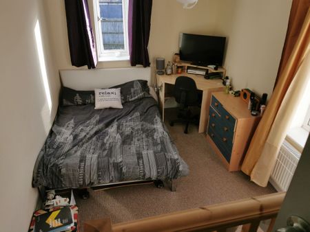 5 bedroom house, 1 en-suite - Photo 2