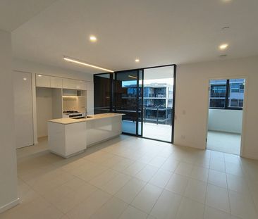 $840 | TWO BEDROOM APARTMENT - Photo 1