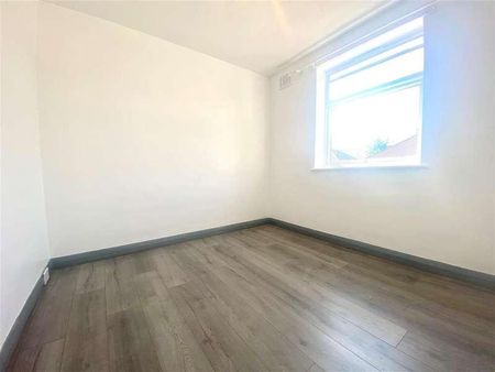 Lyndhurst Gardens, Enfield, EN1 - Photo 4