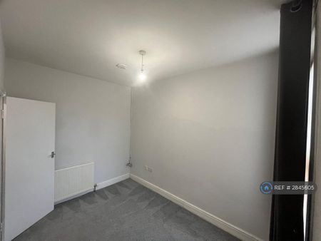 4 bedroom end of terrace house to rent - Photo 4