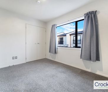Two large bedroom townhouse style unit comes with two carparks - Photo 3
