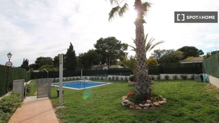 3 room luxury Flat for rent in Torrevieja, Valencia - Photo 4