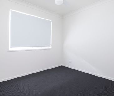 A stylish Near New 4 bedroom HOME! - Photo 1