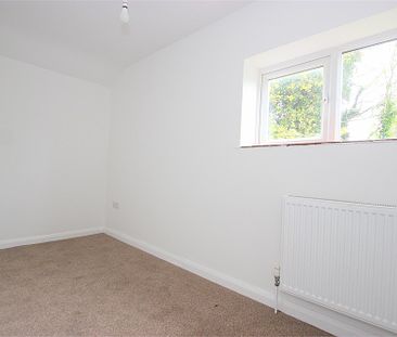 3 bed semi-detached house to rent in Mill Street, Colnbrook, SL3 - Photo 2