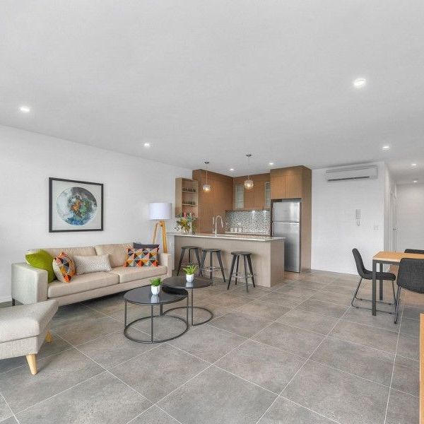 FULLY FURNISHED 2 BEDROOM - Photo 1