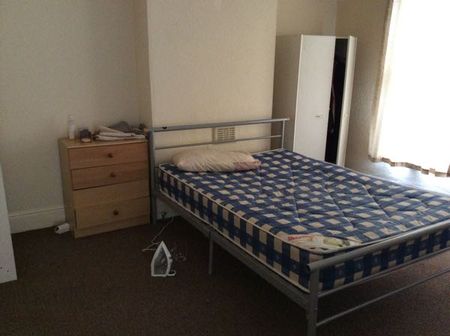 3 Bedroom Semi Detached To Rent in Dunkirk - Photo 4