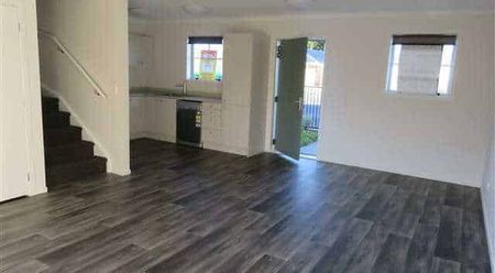 Townhouse - Great Location - Photo 2