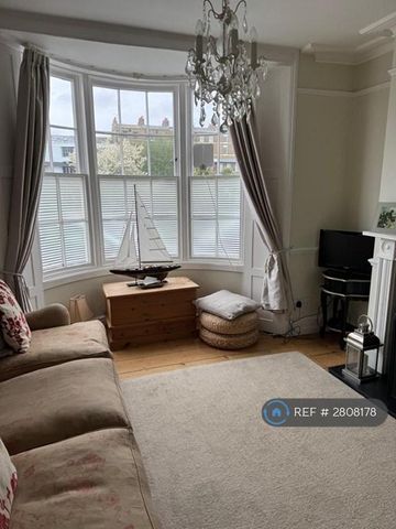 4 bedroom terraced house to rent - Photo 3