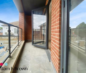 London Road, Romford - Photo 3