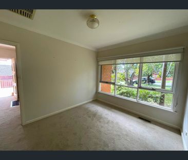 3 Cassinia Avenue, Ashwood, Vic 3147 - Photo 5