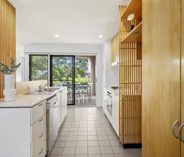 A Contemporary Beachside Townhouse - 250m to the Surf! - Photo 3