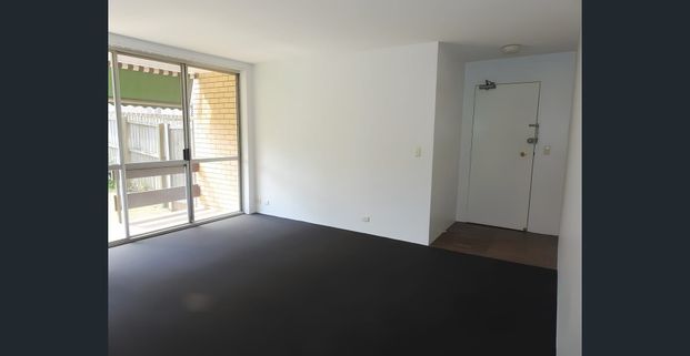 Comfortable 2-Bedroom Unit with Balcony & Outdoor Space in Toowong! - Photo 1