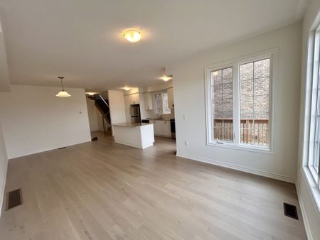 For Lease - 8 Bridgeland Drive, Whitby, Ontario - Photo 2