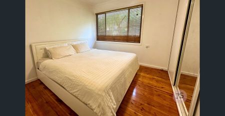 Spacious Family Home Backing Onto Nature Reserve - Photo 3