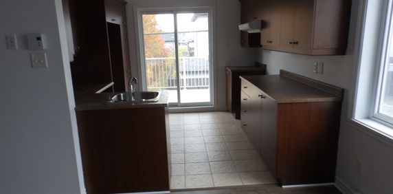 Logement 4 1/2 1 E étage Style Condo - Photo 2
