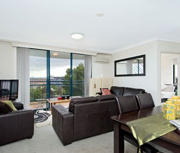 One bedroom with stunning sunset and water views! - Photo 2