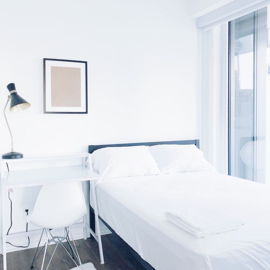 Deluxe Room - 197 Yonge St. (Male Only) - Photo 1