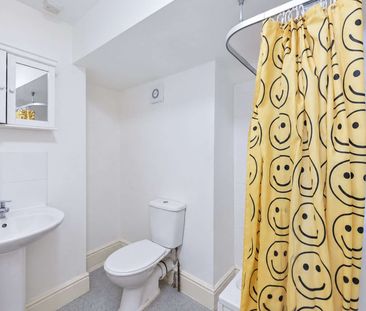 Spacious Studio Apartment in the Heart of Clifton - Photo 4