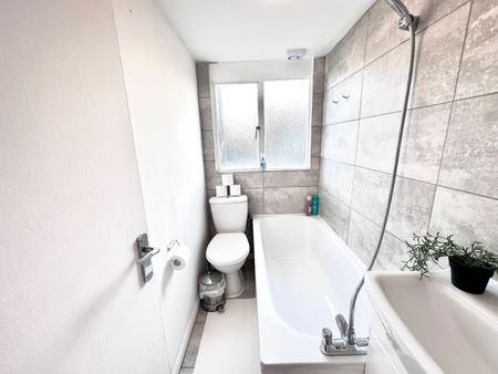 Studio Flat, Shepherds Bush, W12 - Photo 5