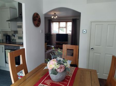 3 bedroom semi-detached house to rent - Photo 5