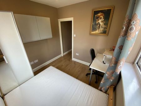 4 bedroom semi-detached house to rent - Photo 3