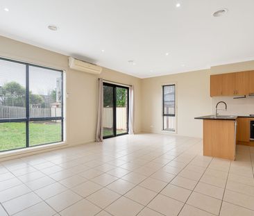 Spacious Townhouse! - Photo 5