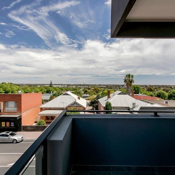 Stylish, Low-Maintenance Living! - Photo 1