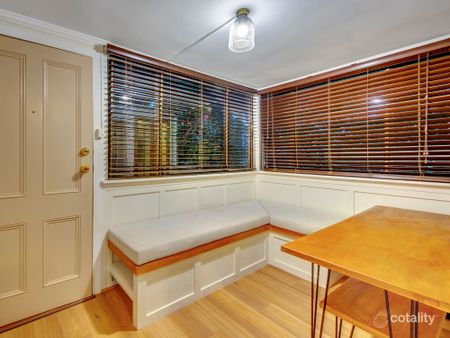 Charming 2-Bedroom Home in New Farm - Photo 2