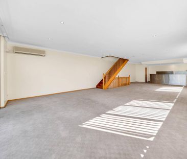 Riverside East Perth Townhouse - 6 months only - Photo 2