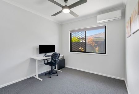 Ready For You: Spacious 4 Bedroom Home in Griffin - Photo 2