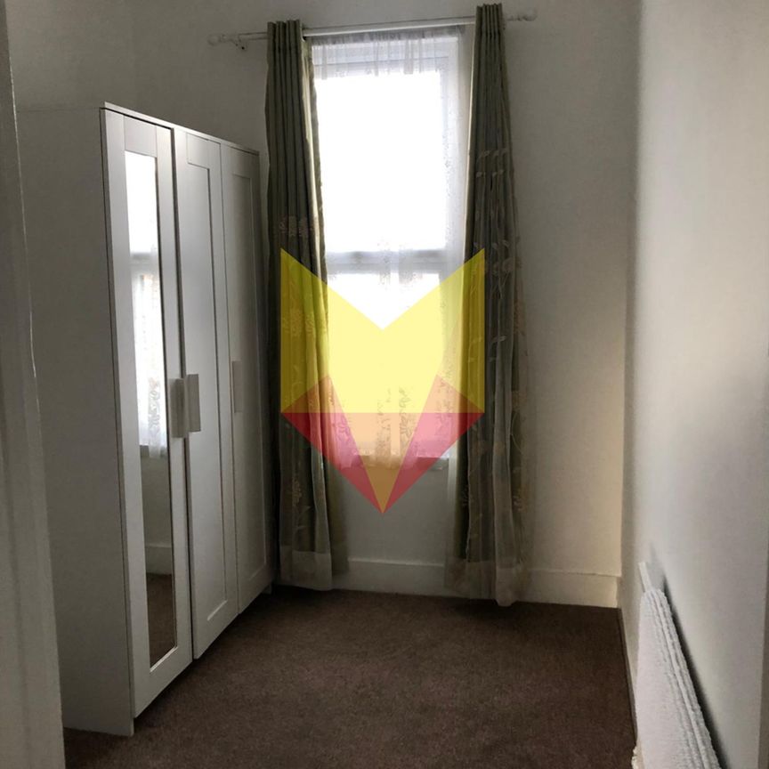 Room in a Shared House, Charlbury Gardens, IG3 - Photo 1