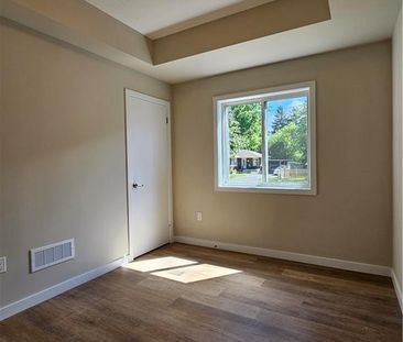 729 DOLPH Street N Unit# 1, Cambridge, Ontario, N2H2B6 - Photo 2