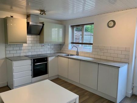 4 bedroom detached house to rent - Photo 5