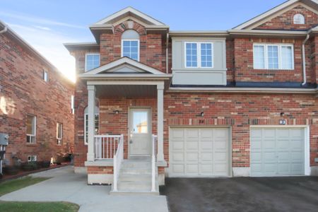 For Lease - 84 Abbotsbury Drive, Brampton, Ontario - Photo 2