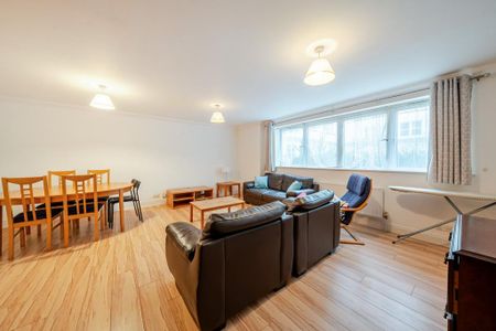 3 bedroom flat to rent - Photo 3