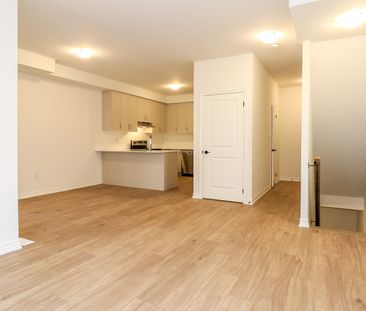 For Lease - 2029 Matteer Court Unit# Unit 18, Innisfil, Ontario - Photo 5