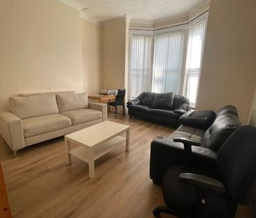 Room in a Shared House, Beulah View, LS3 - Photo 1