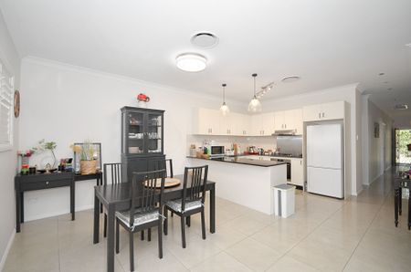 Beautifully Presented Single Level 3 Bedroom Duplex with Ducted Air Conditioning - Photo 3