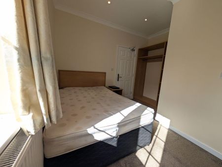 8 bedroom detached house to rent - Photo 4