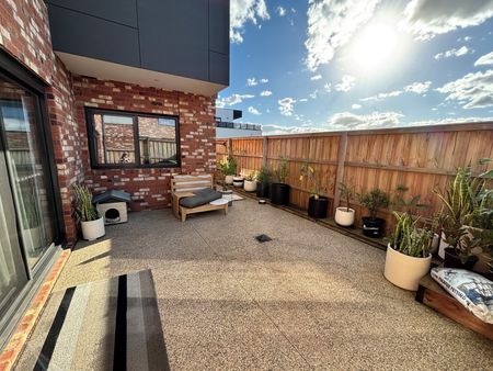 Beautiful home in great location - Photo 2