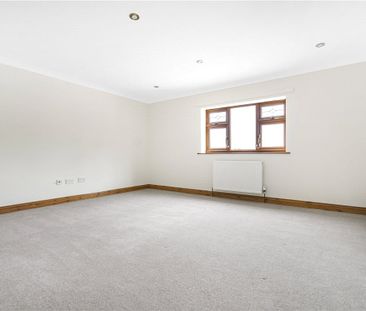 Whitemoor Farm is a substantial 9 bedroom detached house and The Ba... - Photo 3